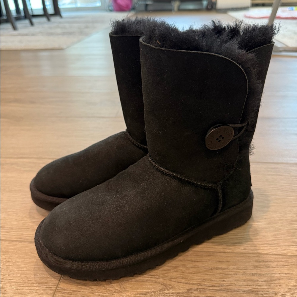 Women’s Bailey Ugg Boots -BRAND NEW